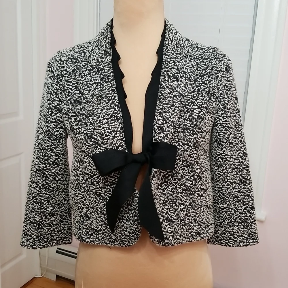 SOLD Ann Taylor Black/whited Textured Cropped blazer, 4 Petite - Picture 2 of 12